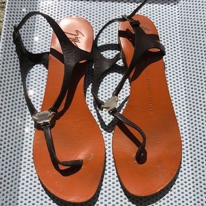 Giuseppe Zanotti sandal w crystal design sz 37.5